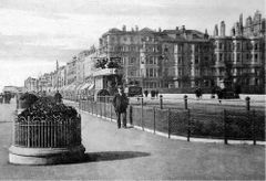 The-promenade-Warrior-Square.-1906.
